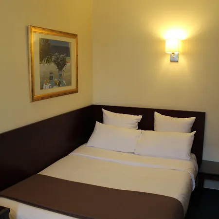 Saint Cyr Etoile 3*