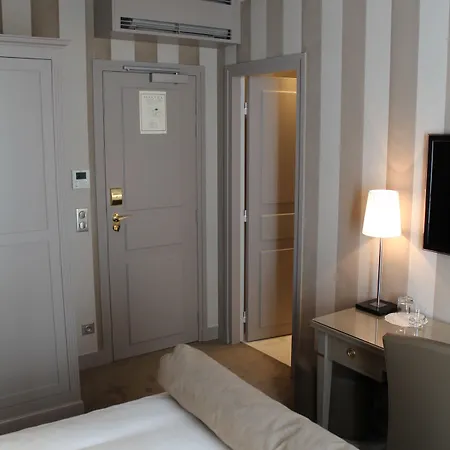 Hotel Saint Cyr Etoile Paris