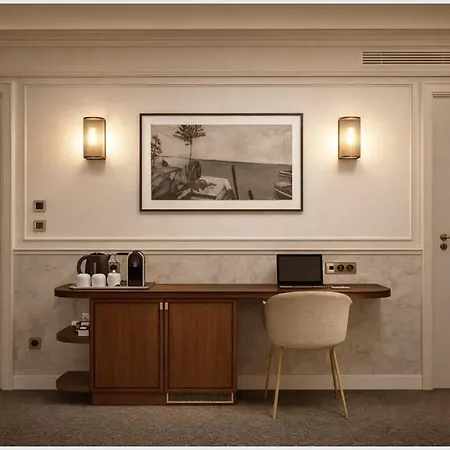 Hotel Saint Cyr Etoile 3*