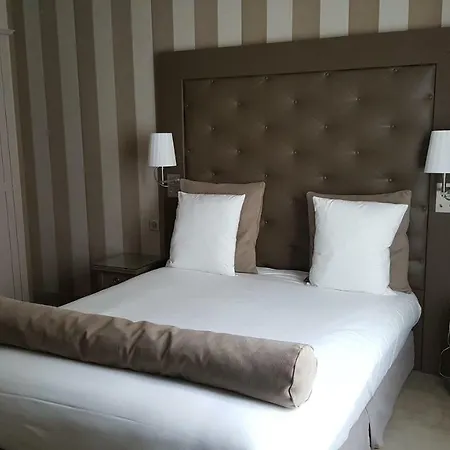 Saint Cyr Etoile 3* Paris