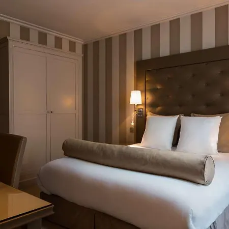 Saint Cyr Etoile 3* Paris