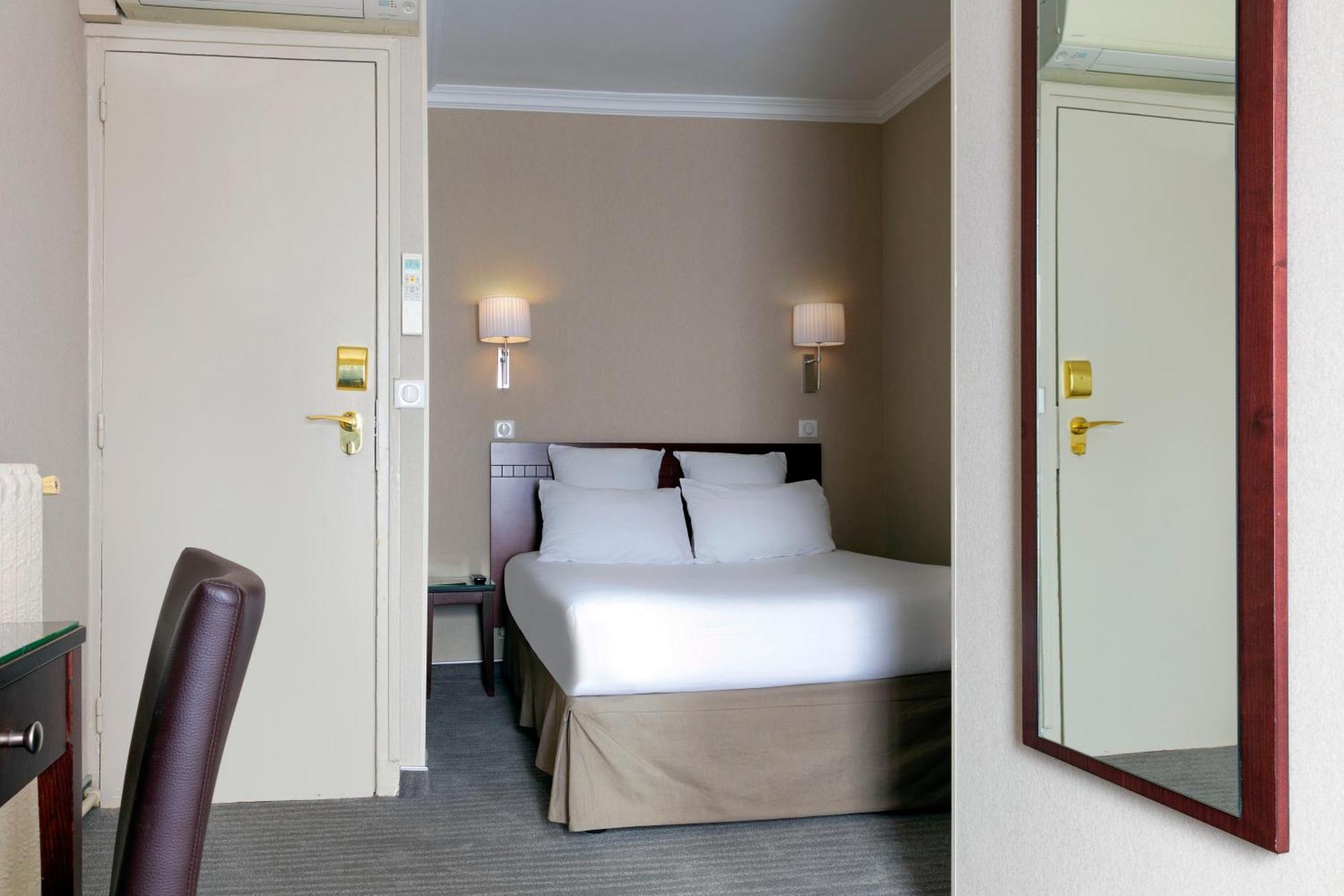 Saint Cyr Etoile Hotel 3*