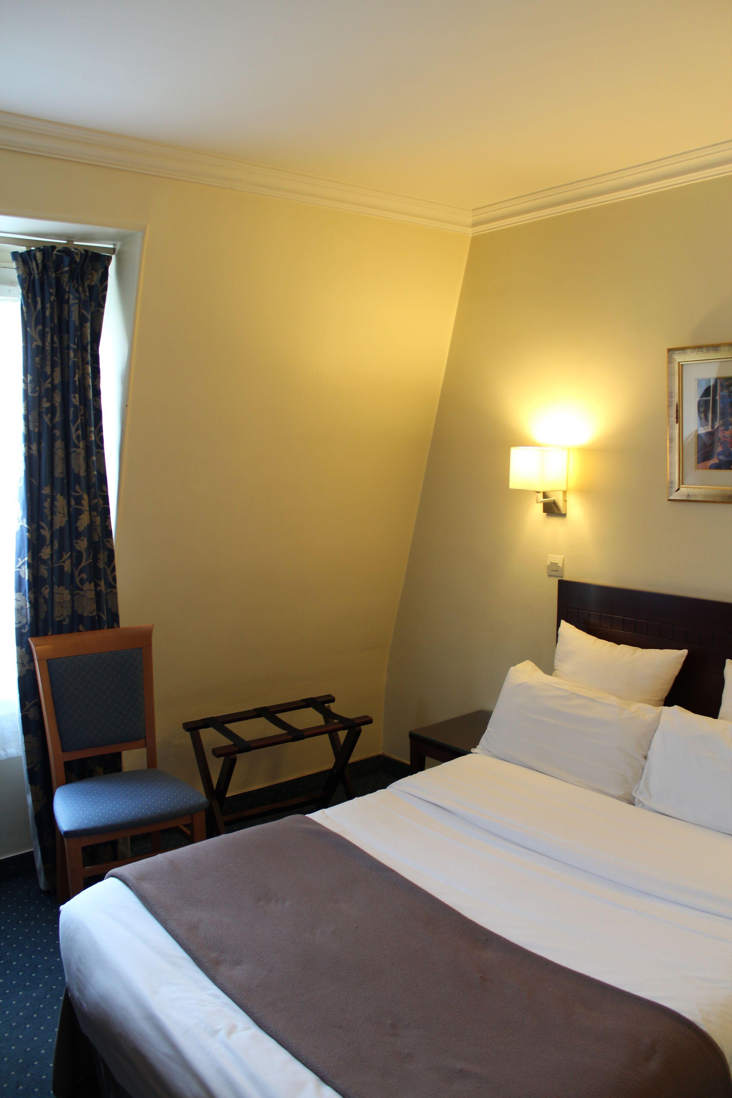Saint Cyr Etoile 3* Parigi