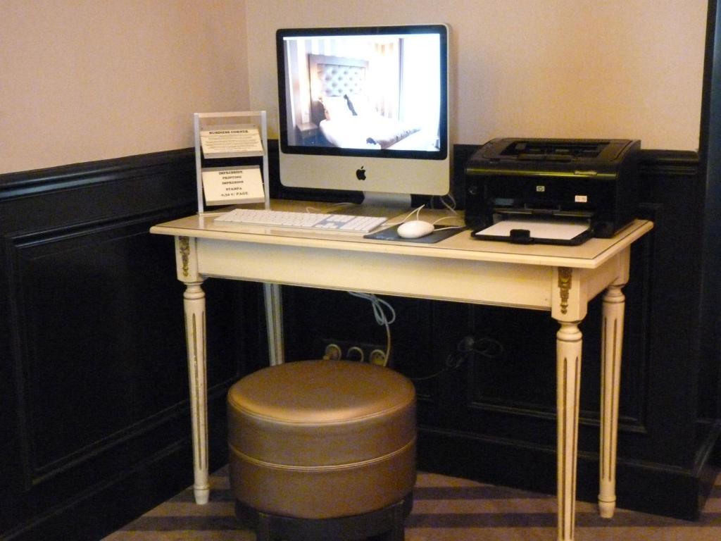 Saint Cyr Etoile Hotel