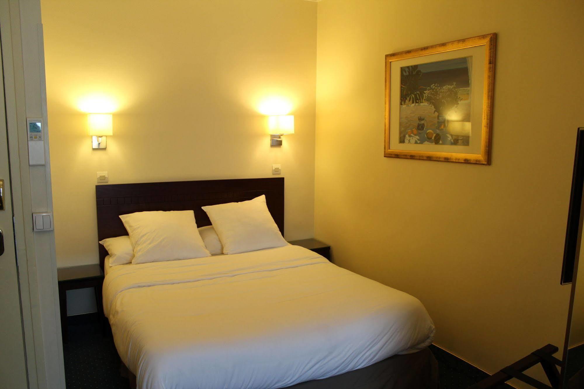 Hotel Saint Cyr Etoile Parigi