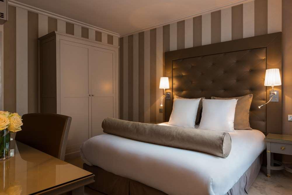 Saint Cyr Etoile 3* Parigi