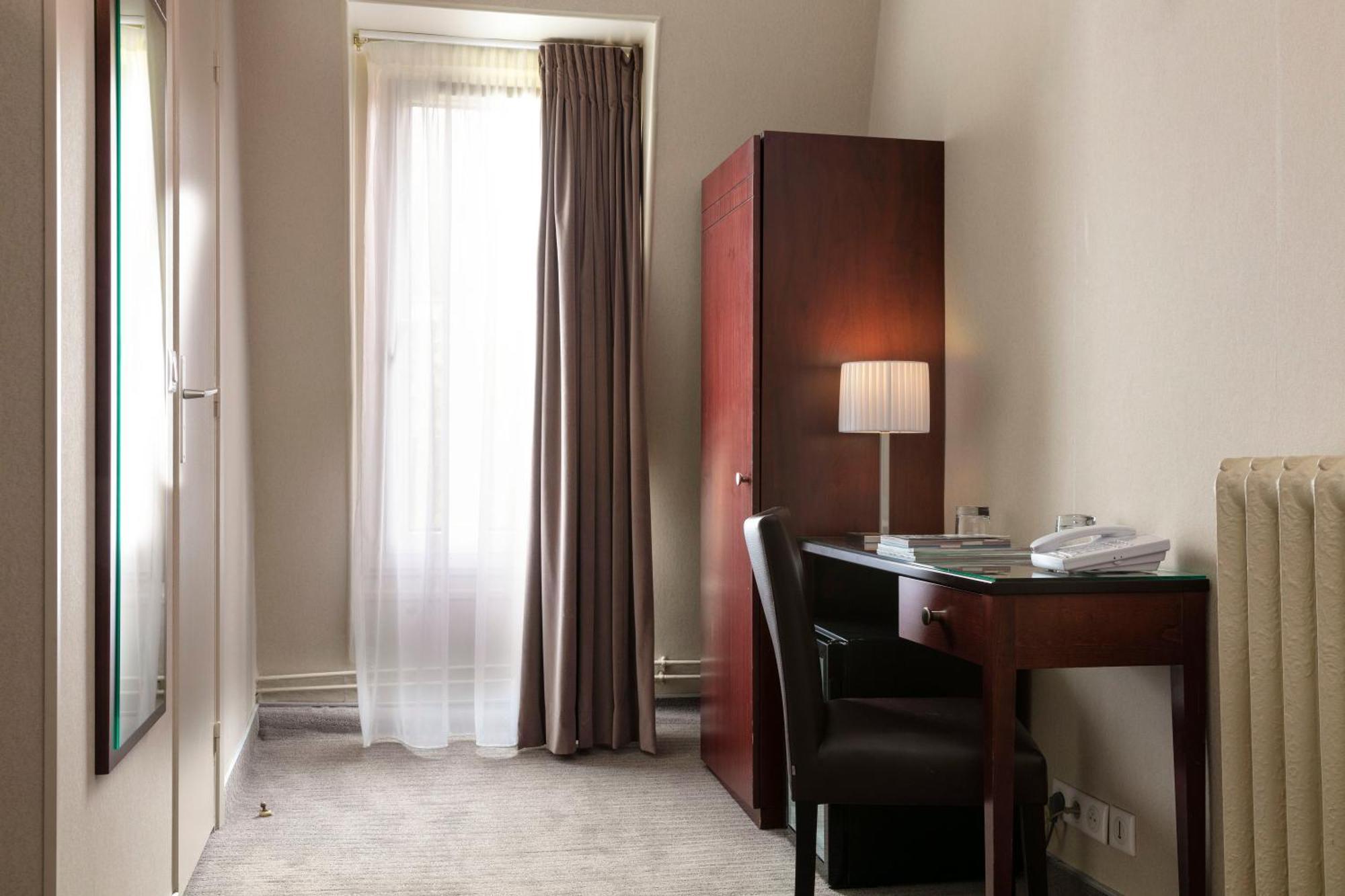 Hotel Saint Cyr Etoile Paris